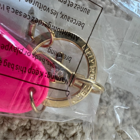 Lilly Pulitzer hot pink keychain NIP new - Picture 5 of 5